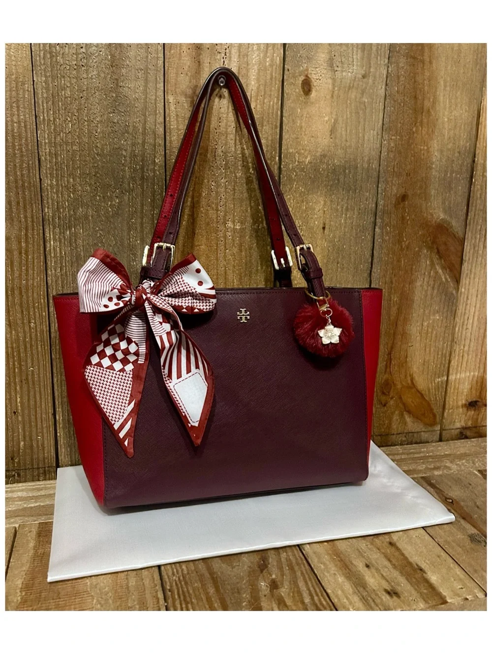 Tory Burch. York Leather Buckle Tote with Free Bag Scarf, Dust Bag & Bag Charm. - Picture 6 of 16